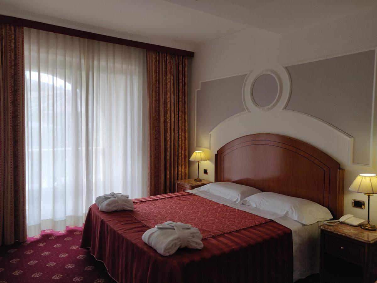 Parco Dei Principi Hotel Роччелла-Ионика Экстерьер фото